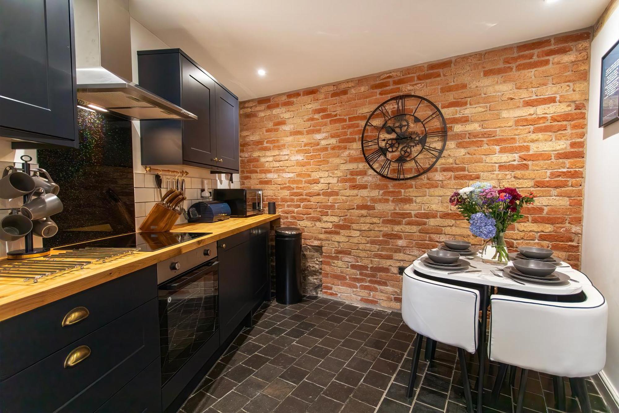 Stunning Ashbourne Town Centre Cottage Near Alton Towers Peak District Derbyshire Exterior photo